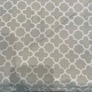 Gray and white duvet